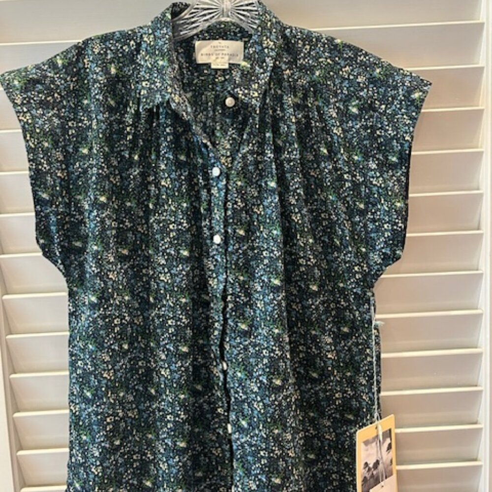 NWT TROVATA Birds of Paradise Della Shirt in Chesapeake Ditsy